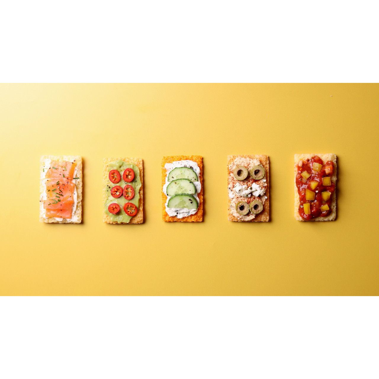 Monarchs Cheddar Cheese Crackers - Smoky Red Reserve 25g